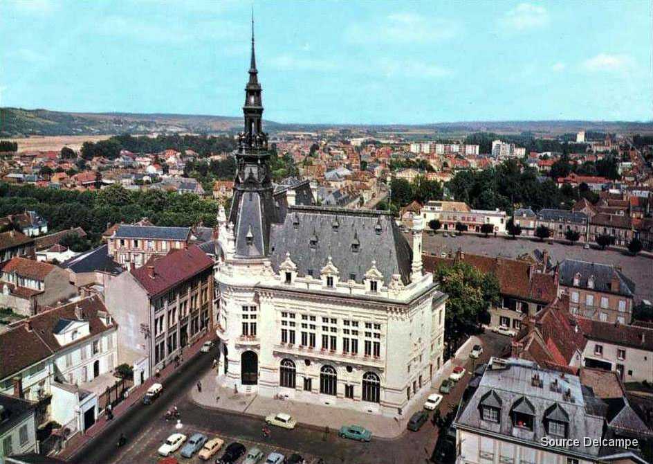 89 Sens Hotel de Ville.jpg